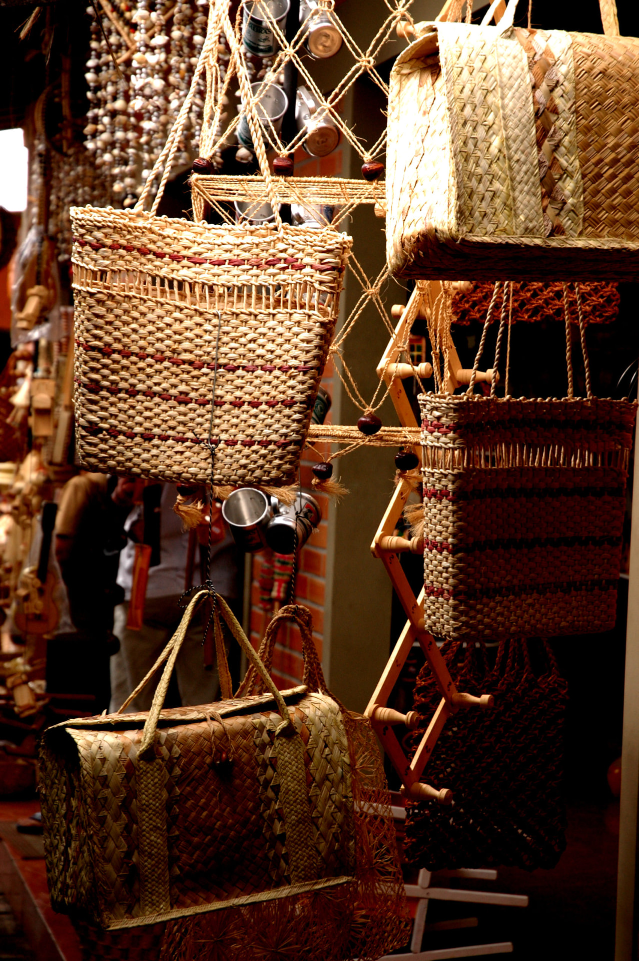 Bolsas artesanais de palha produzidas e comercializadas em Caruaru